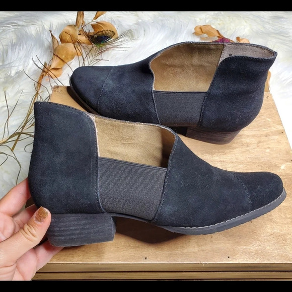 Blondo Izzys Waterproof Black Ankle Booties